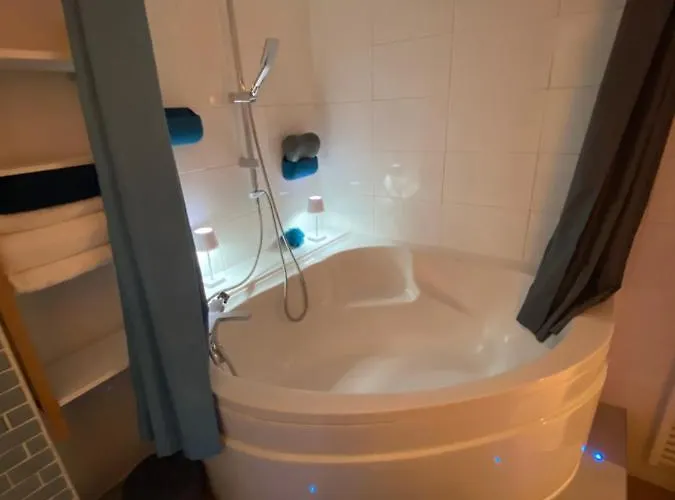 Cosy Courcelles Apartment