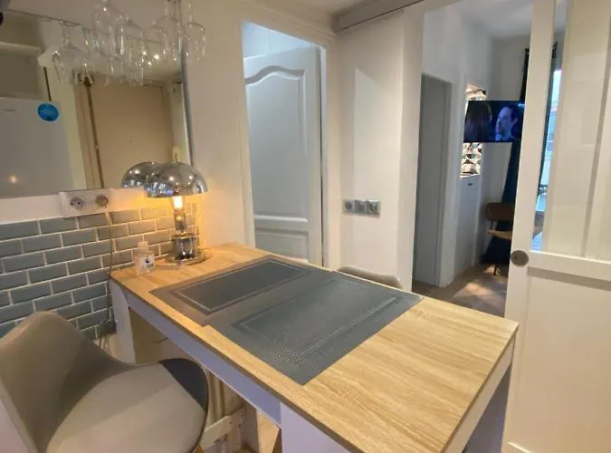 Апартаменты Cosy Courcelles Париж
